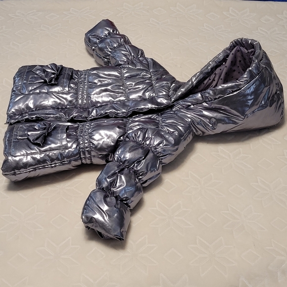 Rothschild Little Girls Hooded Metallic Silver Puffer Jacket With Pockets 12M - Picture 14 of 16